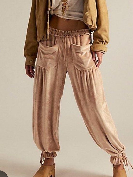 Free People Pants - NWT $148 Free People Velour Low-Rise
Parachute Pants in Natural